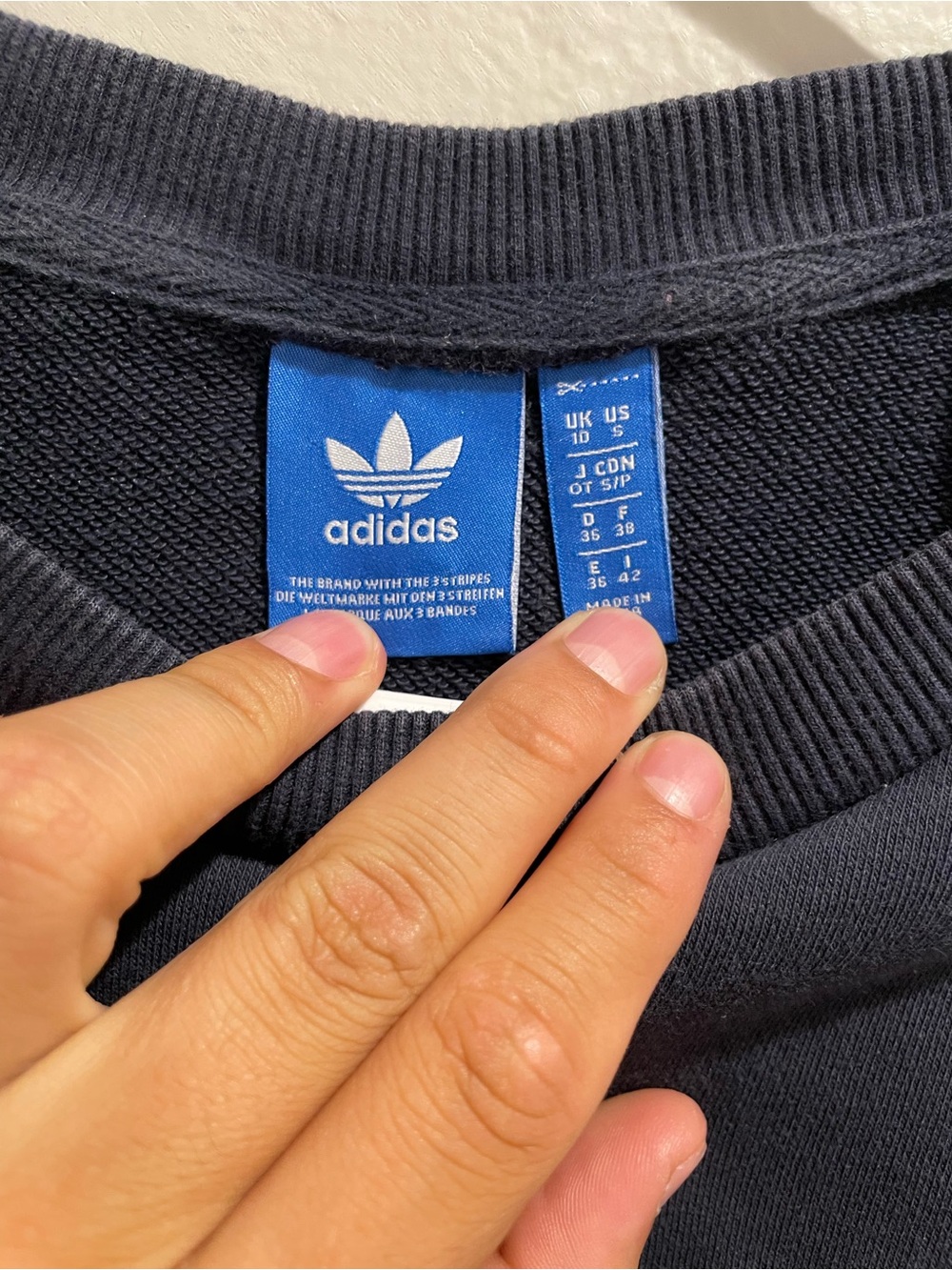 🔥 GRAIL ALERT: adidas Originals "Flock" Velour Panel Crewneck 🔥 - Picture 6 of 7